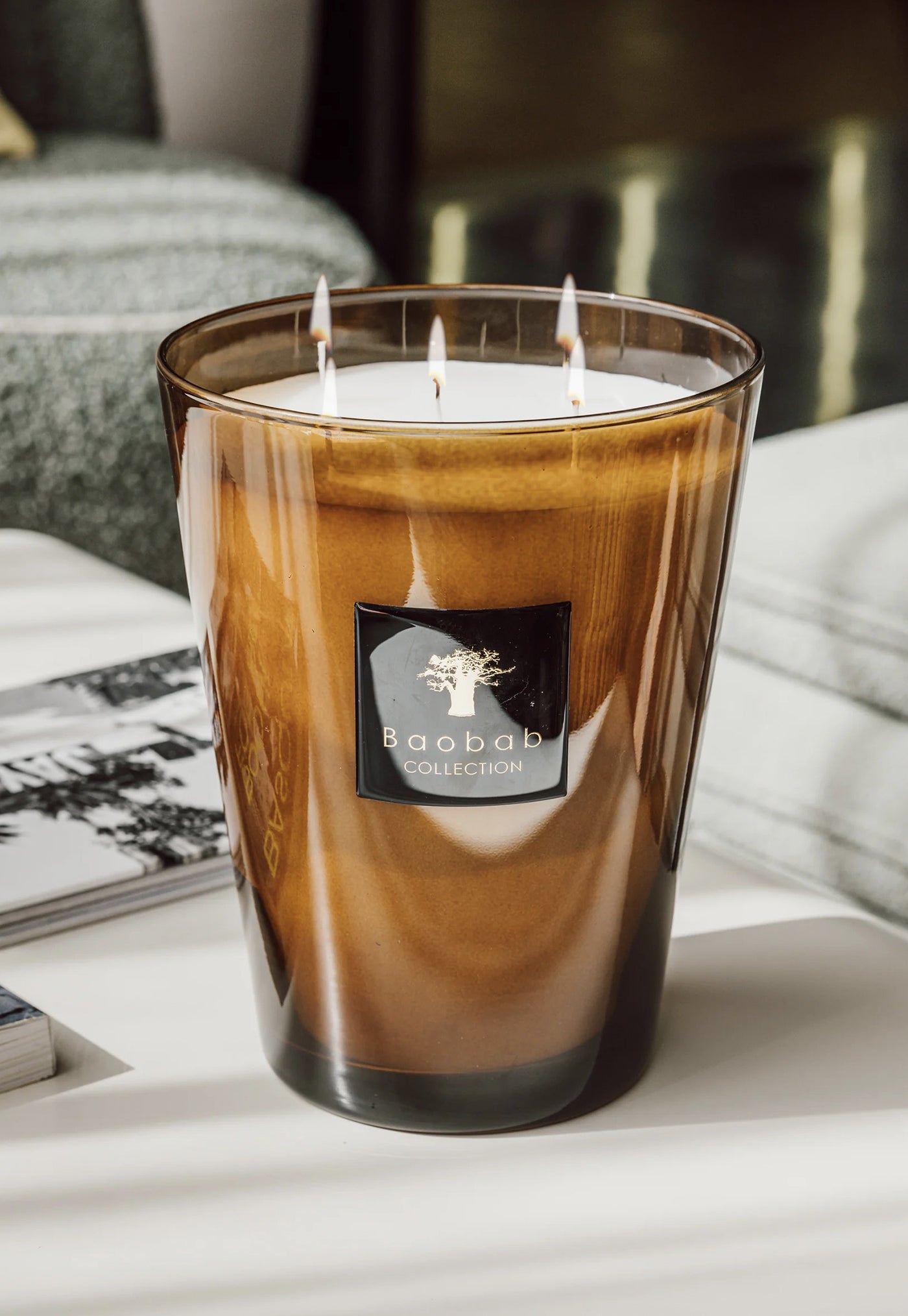 Les Prestigieuses Cuir De Russie Scented Candle