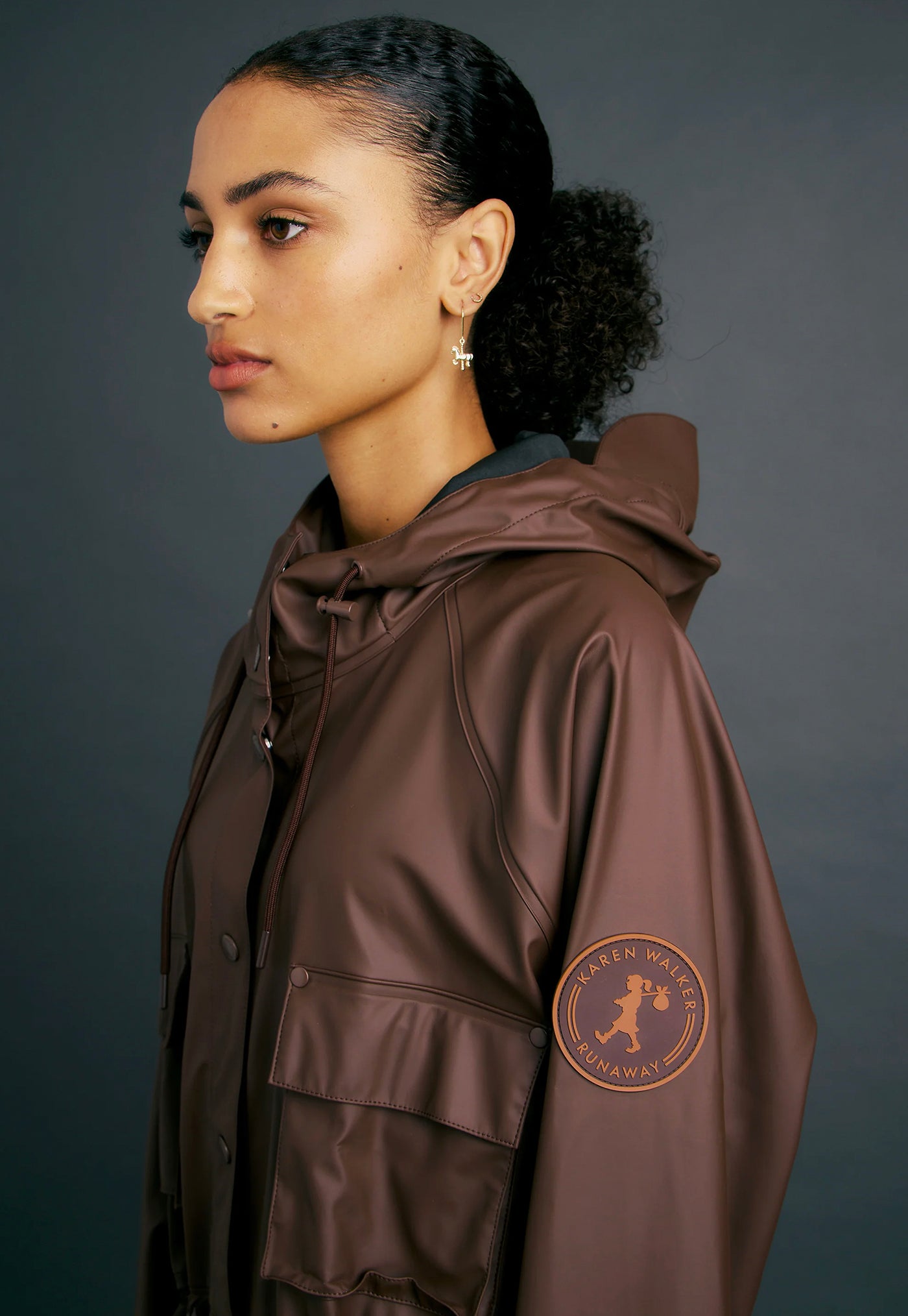 Excursion Raincoat - Chocolate