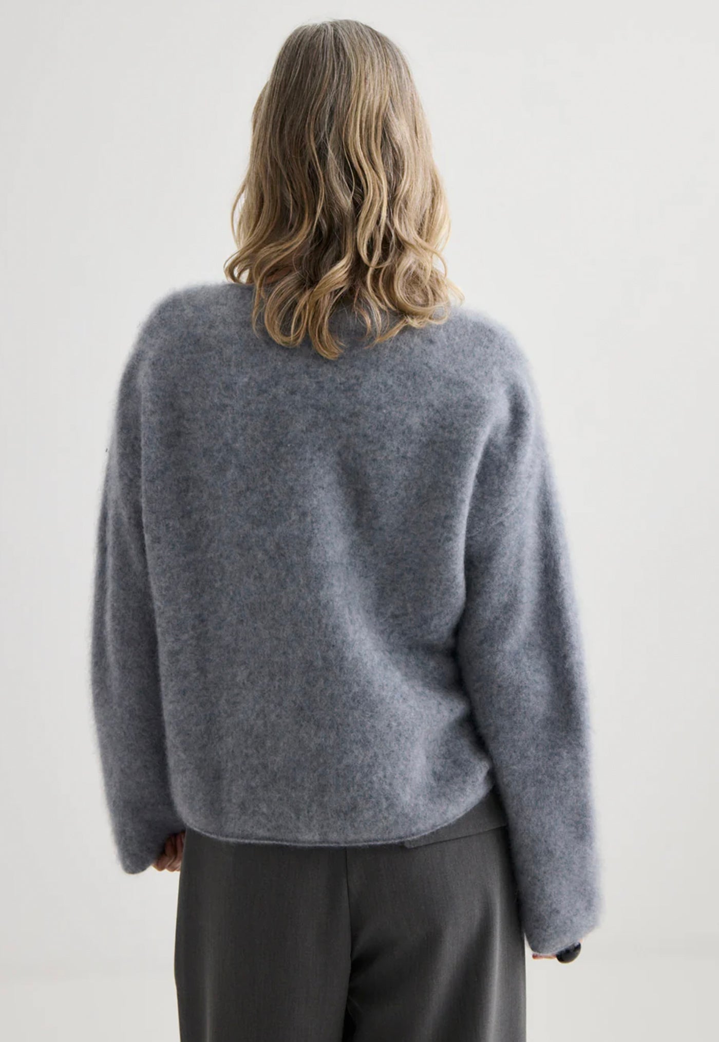 Brushed Cashmere V-Neck - Flannel