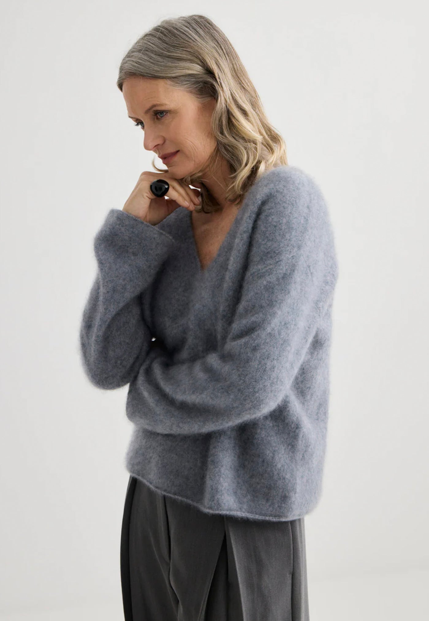 Brushed Cashmere V-Neck - Flannel