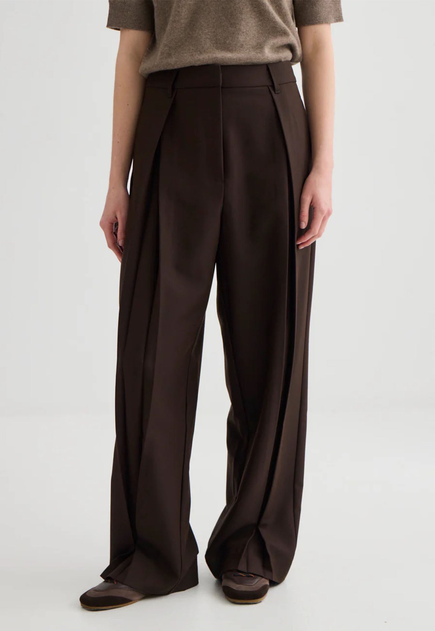 Invert Pleat Trouser - Truffle
