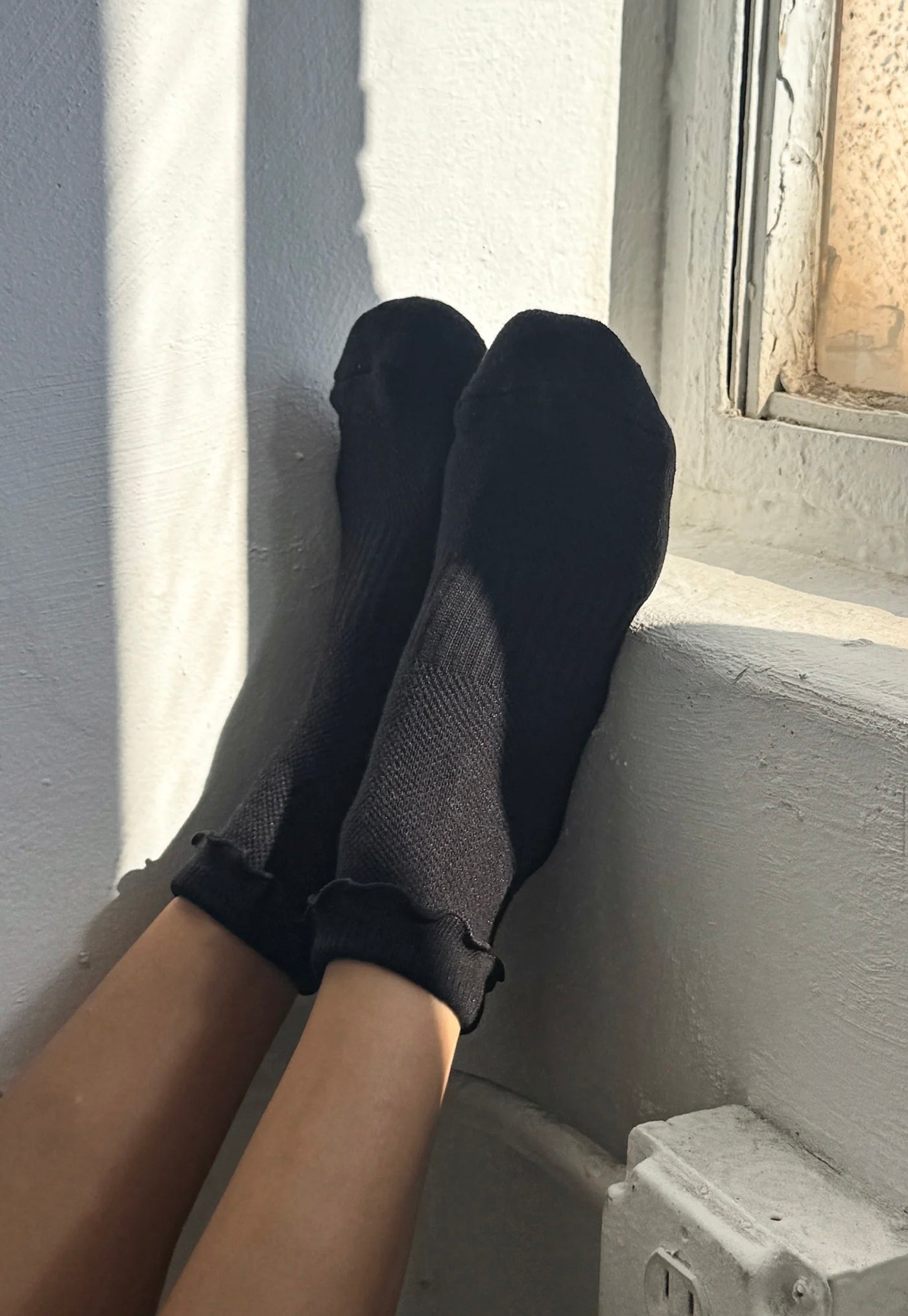 Ruffled Hugger Socks - Black