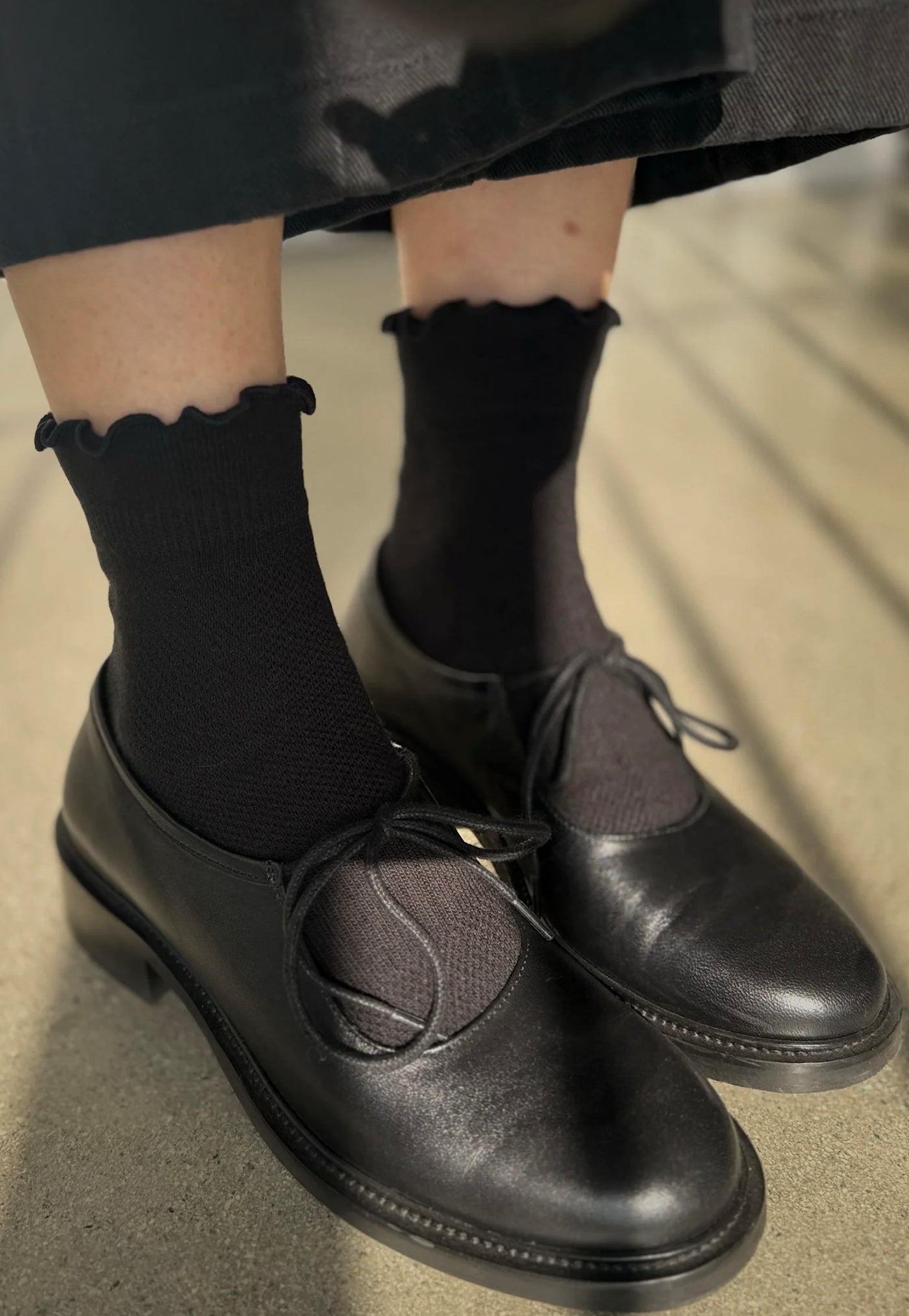 Ruffled Hugger Socks - Black