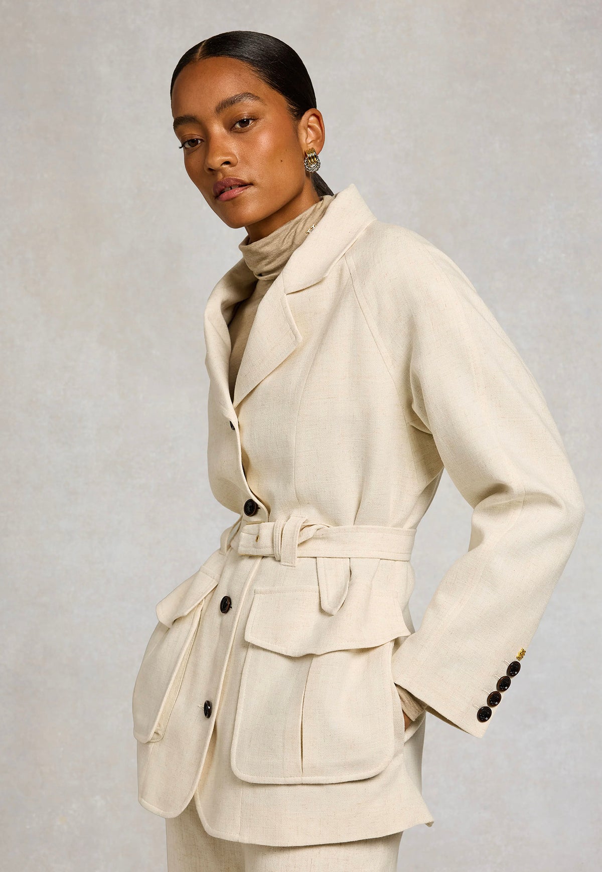 Holland Cooper Cotswold Belted Jacket in Natural Linen, featuring a revere collar, raglan sleeves, buckle waist belt and signature HC detailing.