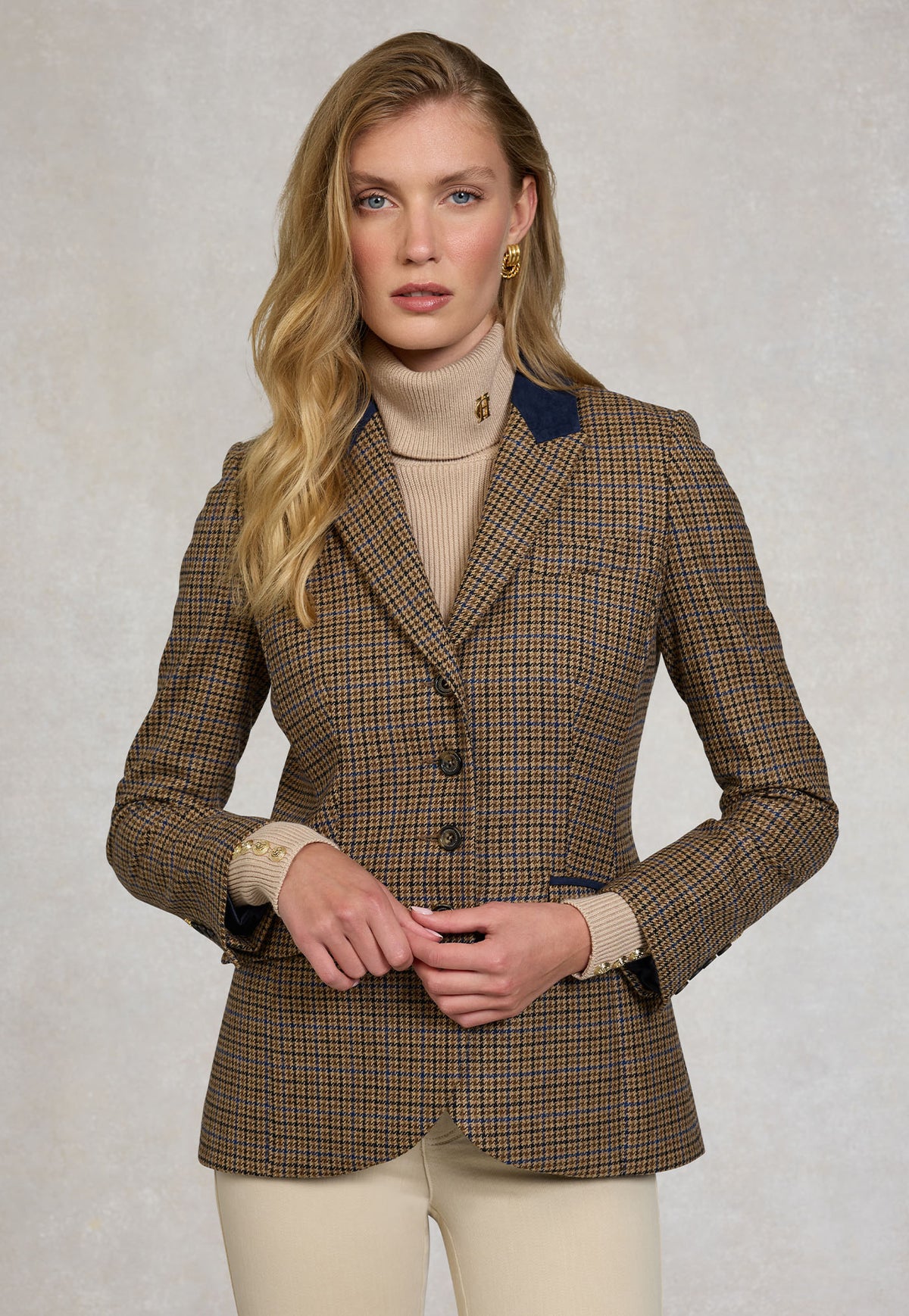Holland Cooper Hacking Jacket in Abbot Check Tweed, featuring a fitted silhouette, contrasting suede collar, horn buttons and signature HC detailing.
