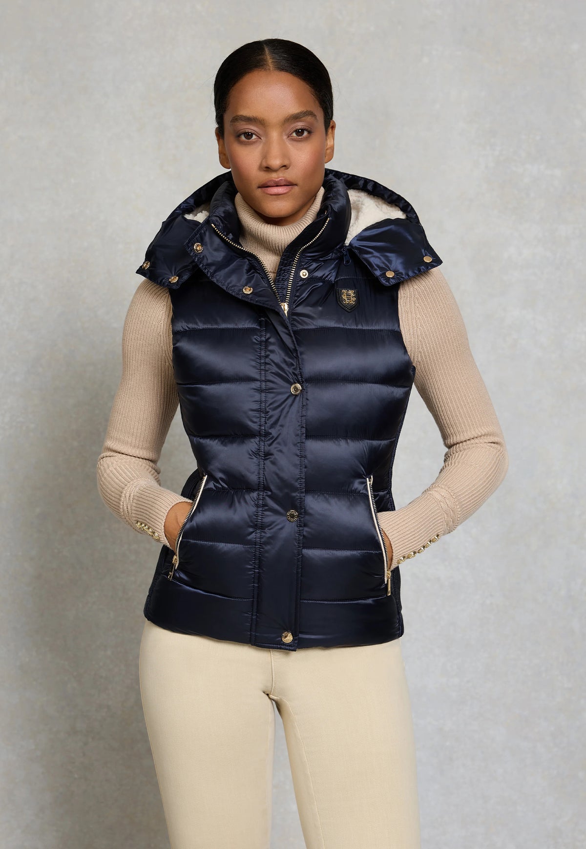 Holland Cooper Harlow Sherpa Gilet in Ink Navy, featuring elasticated baffle stitching, faux leather pocket trim and an embroidered chest badge.