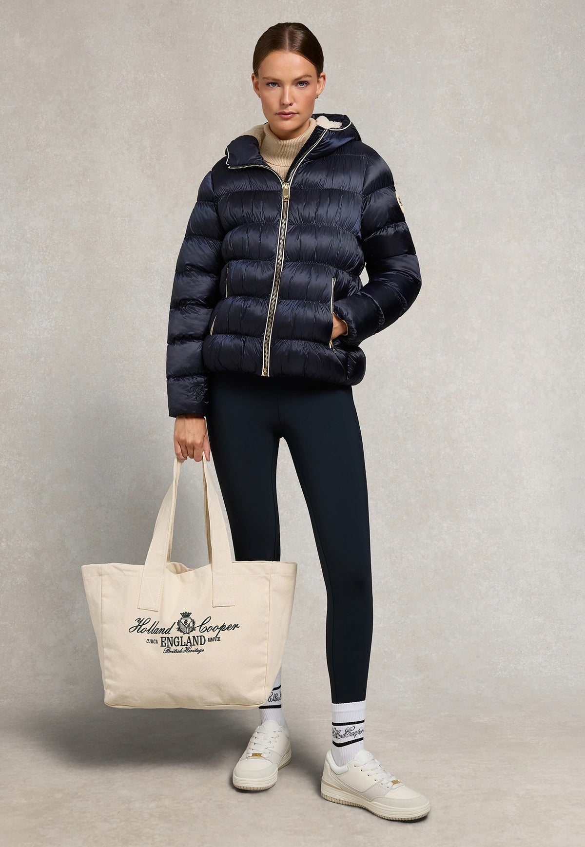 Holland Cooper Harrow Padded Jacket in Ink Navy, featuring a semi-gloss quilted outer, borg fleece lining, piped pockets and embroidered sleeve badge.