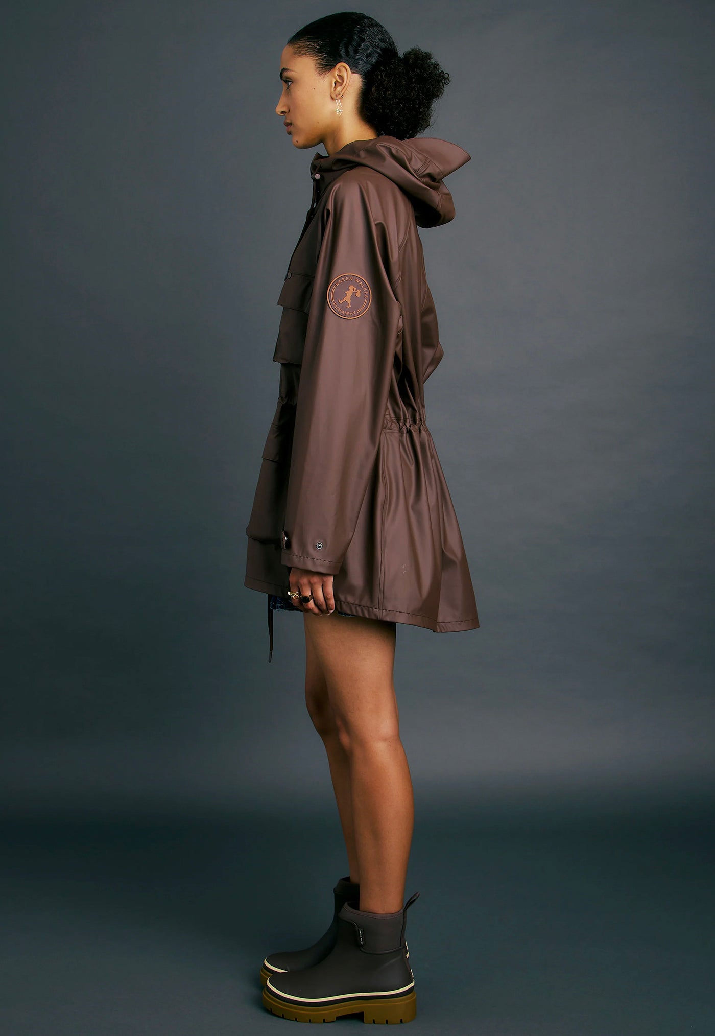 Excursion Raincoat - Chocolate