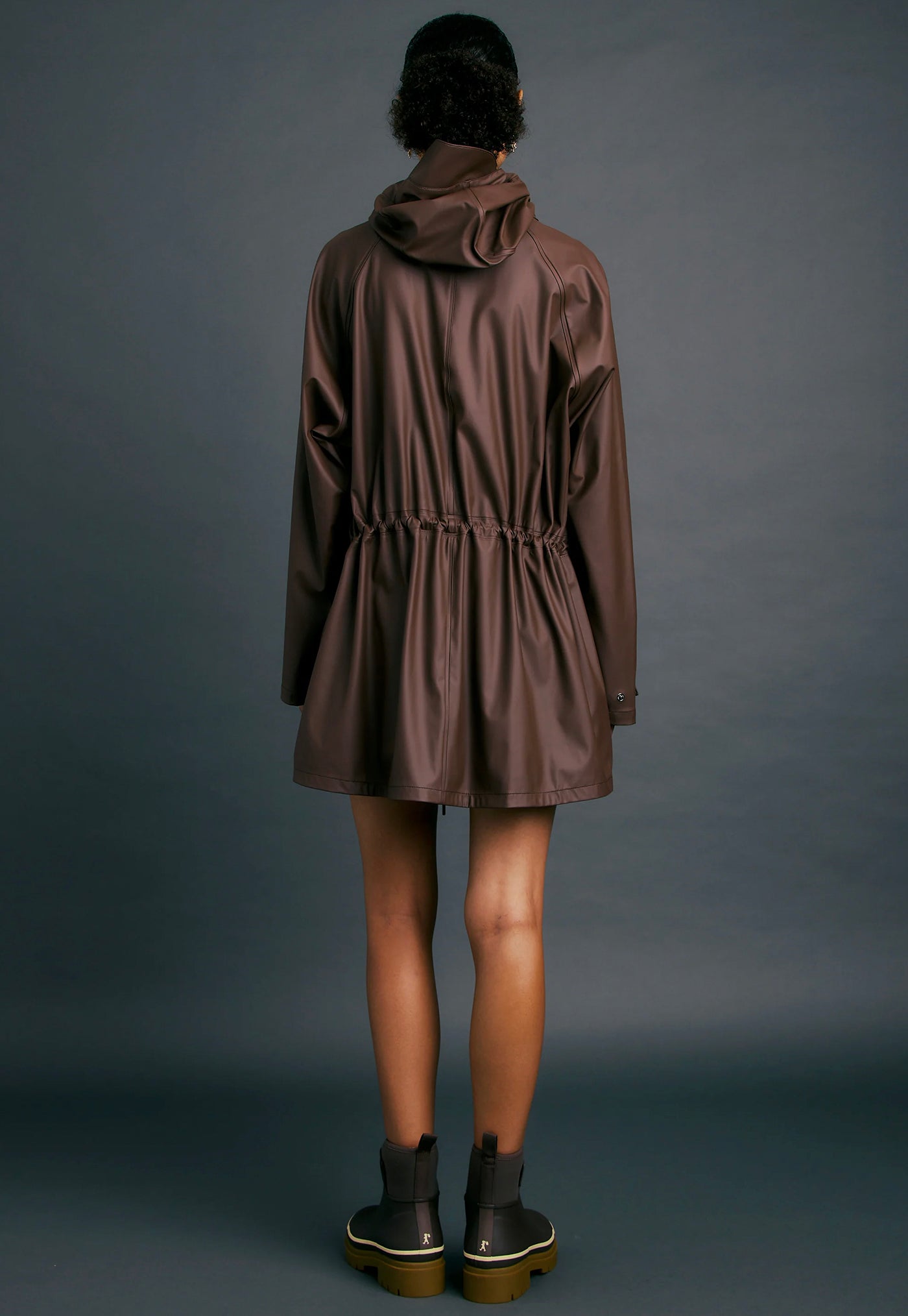 Excursion Raincoat - Chocolate