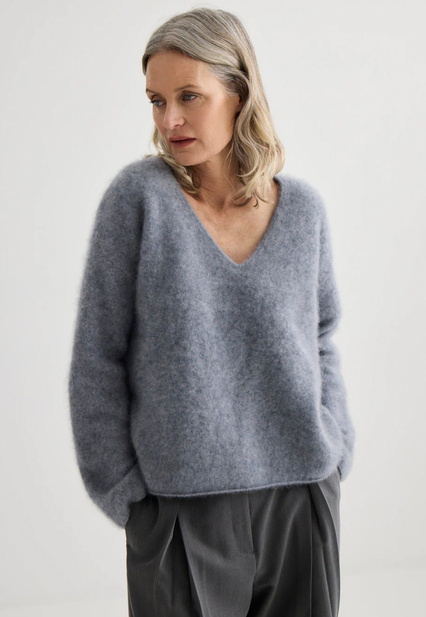 Brushed Cashmere V-Neck - Flannel