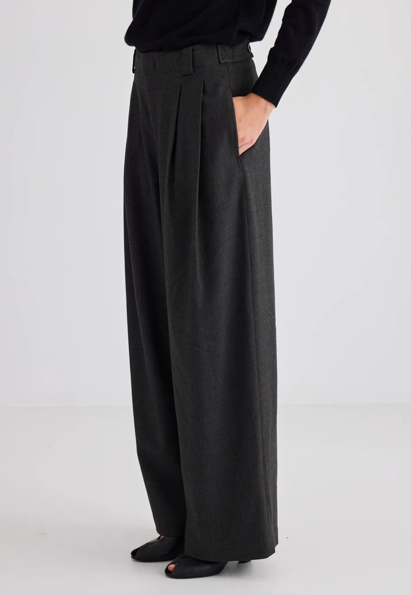 Wide Leg Pleat Front Trouser - Graphite