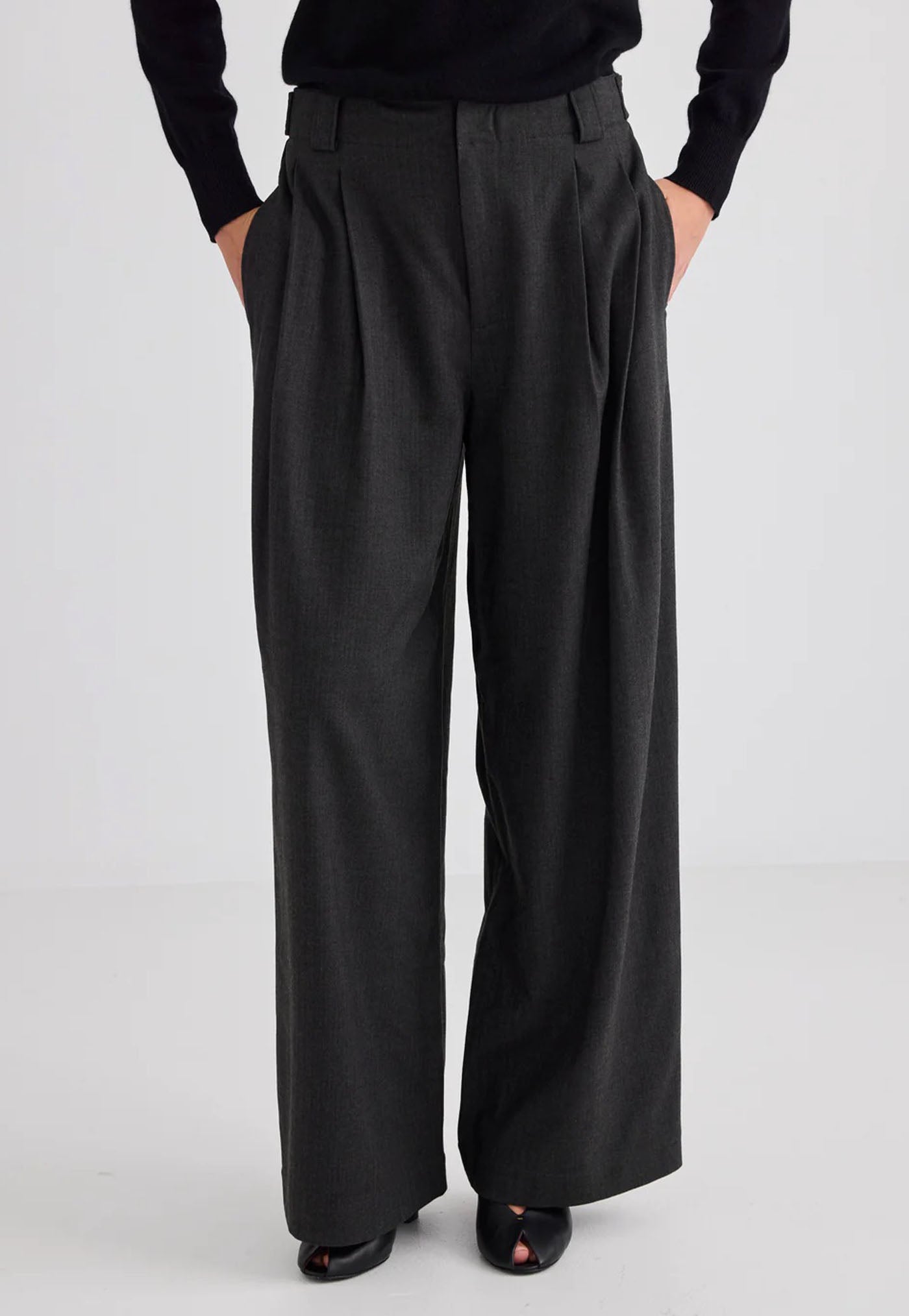 Wide Leg Pleat Front Trouser - Graphite