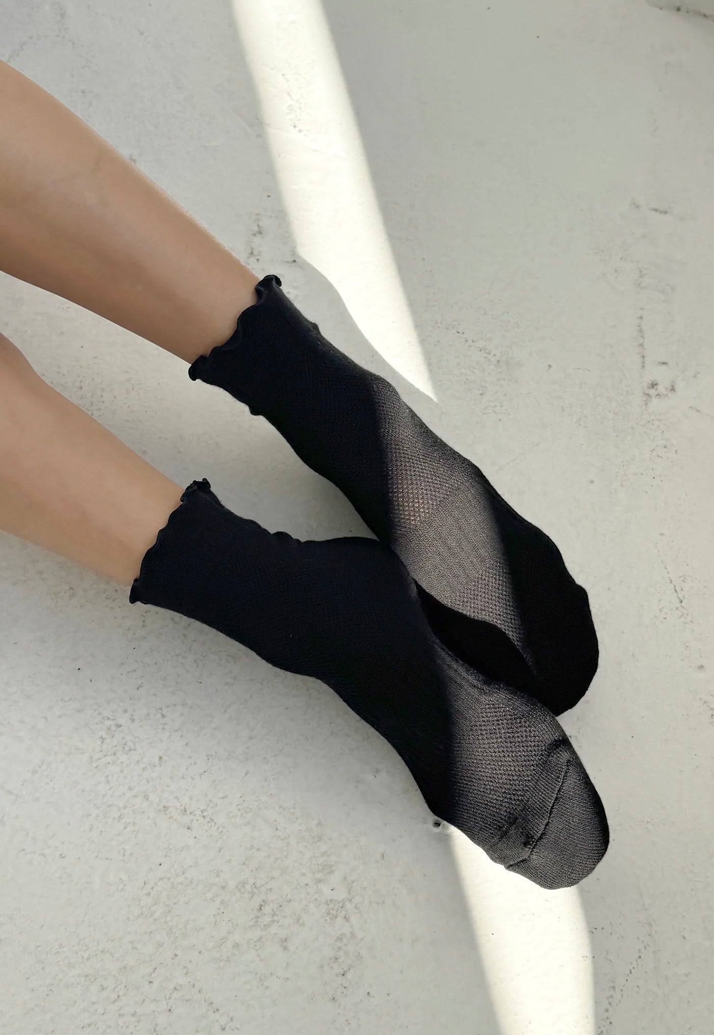 Ruffled Hugger Socks - Black