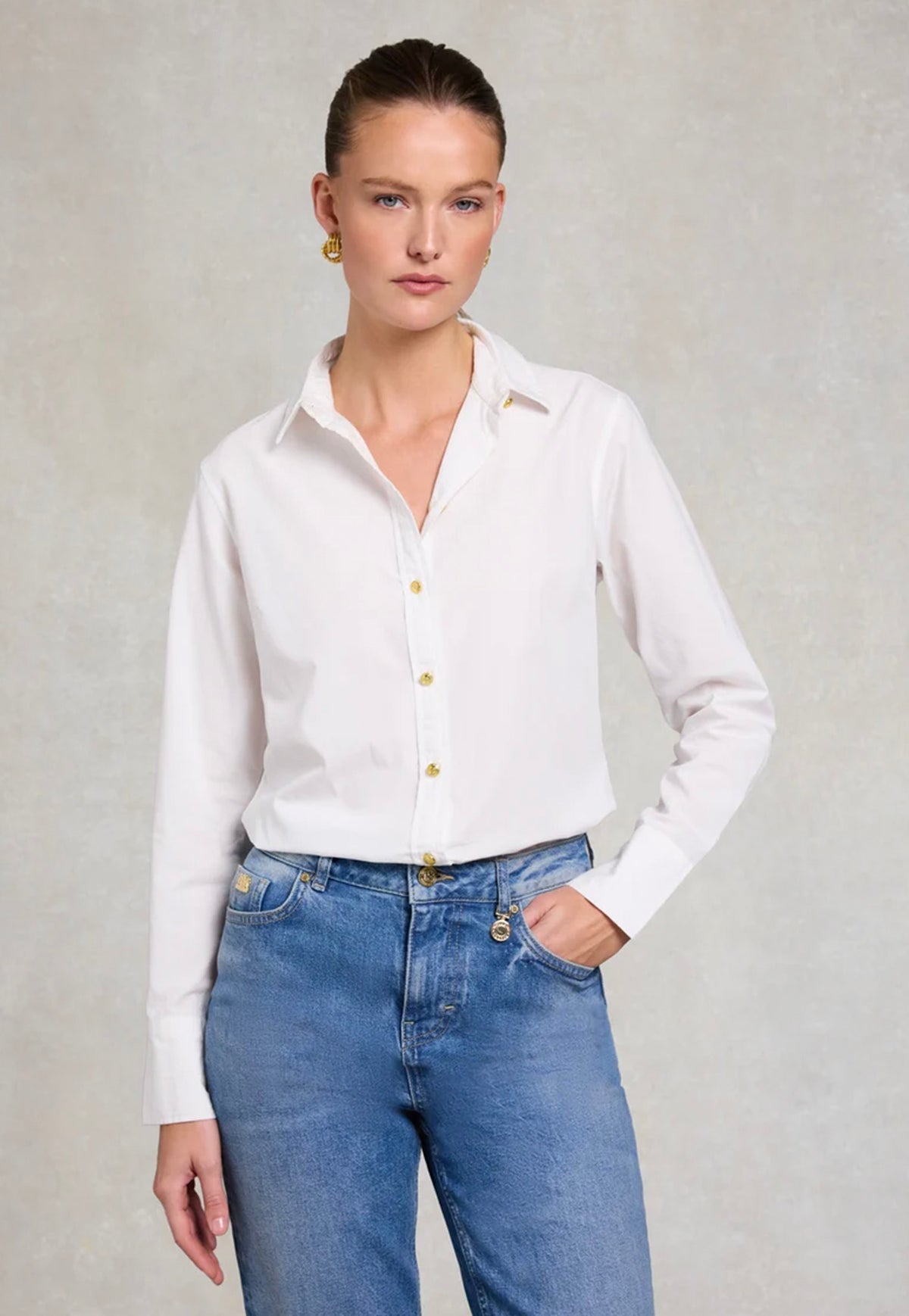 Holland Cooper Classic Fit Shirt in White cotton, featuring a relaxed silhouette, classic shirt collar, buttoned cuffs and signature gold HC hardware.
