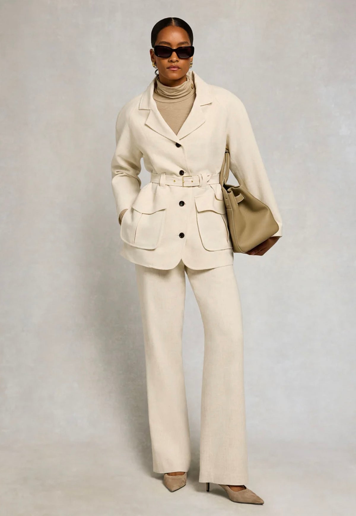 Holland Cooper Cotswold Belted Jacket in Natural Linen, featuring a revere collar, raglan sleeves, buckle waist belt and signature HC detailing.