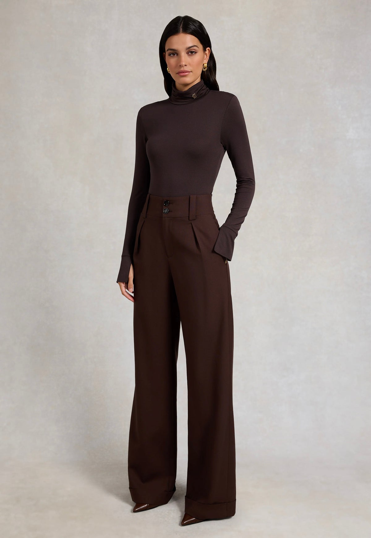 Holland Cooper High Waisted Wide Leg Trouser in Walnut Twill, featuring a high-rise waistband, wide-leg silhouette and signature gold HC hardware.