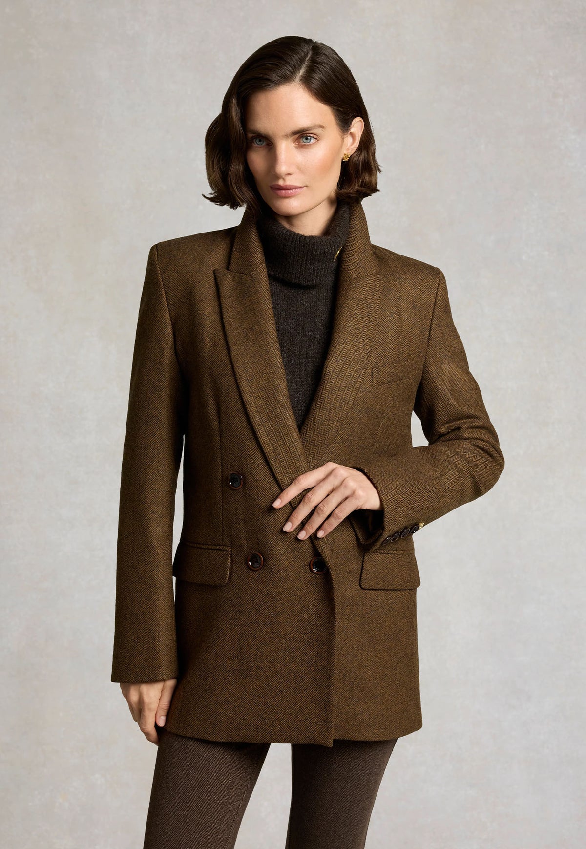 Holland Cooper Portman Blazer in Tobacco Herringbone Tweed, featuring a longline double-breasted silhouette, peak lapels, horn buttons and tailored shoulders.